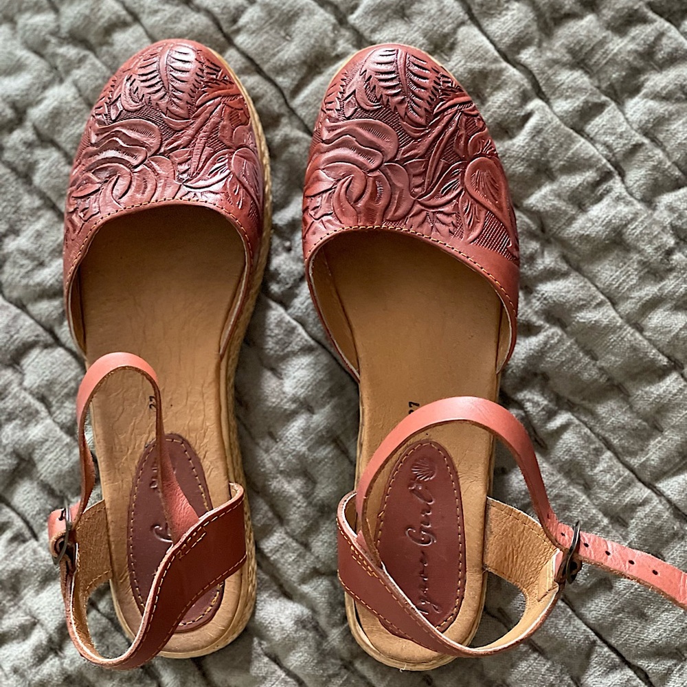 Mexican engraved leather espadrilles with a strap.